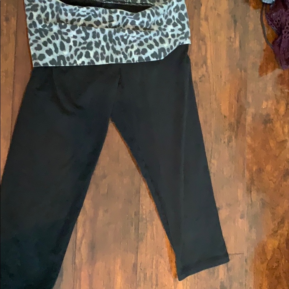 🦋PINK cropped yoga pants
